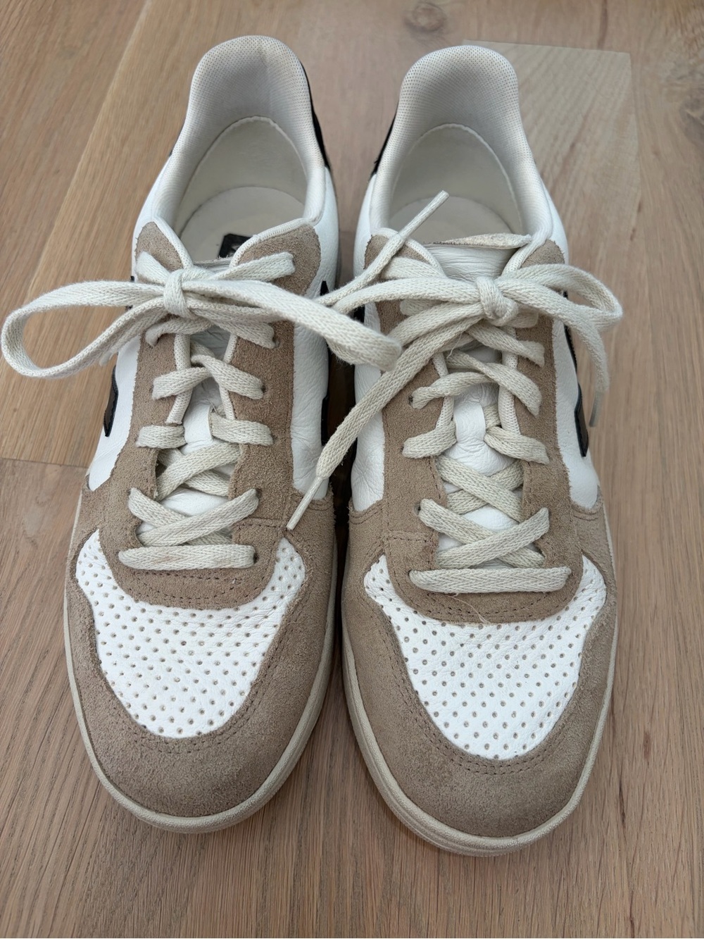 Veja V-10 CHROMEFREE LEATHER WHITE BLACK SAHARA 10